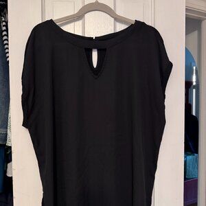 2X Black Keyhole Top